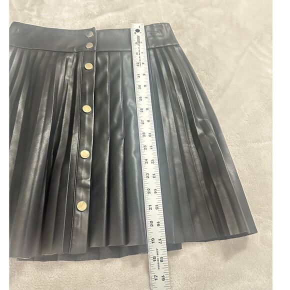 Zara Pleated Mini Skirt Women's XS Black Vegan Leather Button Accent - Picture 10 of 12